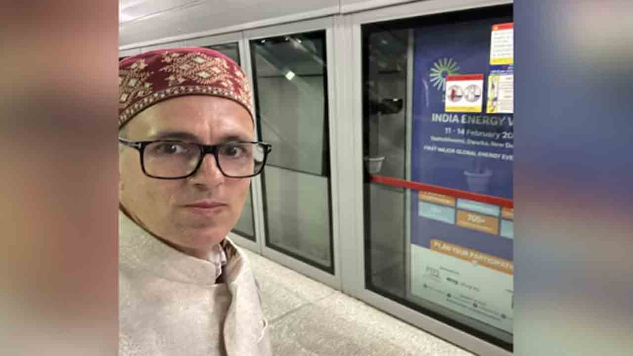 Omar Abdullah | ఢిల్లీ మెట్రోలో ప్రయాణించిన ఒమర్‌ అబ్దుల్లా.. ఇకపై కారులో వెళ్లబోనని స్పష్టం