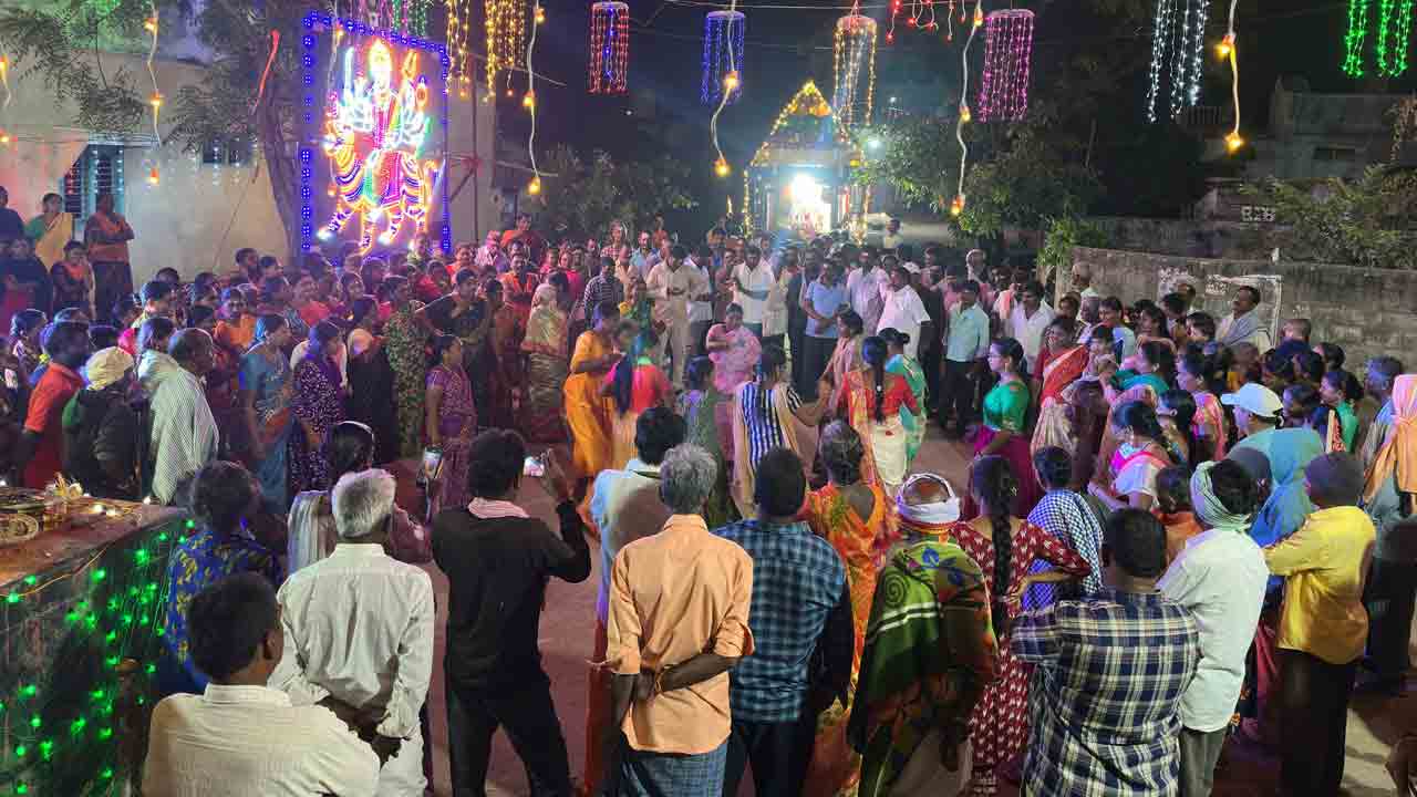 పిల్లలమర్రిలో కనుల పండవగా ఆదిదంపతుల రథోత్సవం