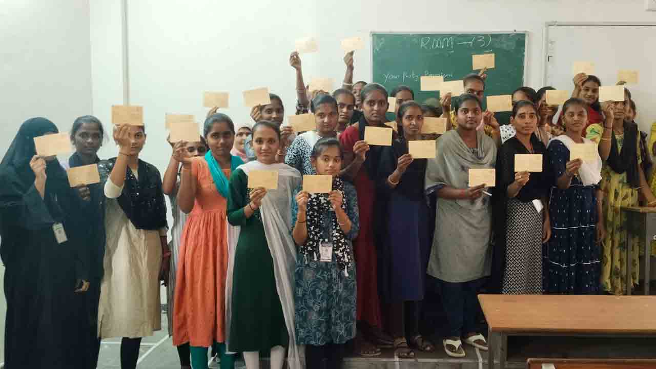 Gadwal -Priyanka Gandhi | ప్రియాంకా జీ..ఎక్కడా నా స్కూటీ? గద్వాల విద్యార్థినుల పోస్ట్‌ కార్డ్‌ ఉద్యమం..!