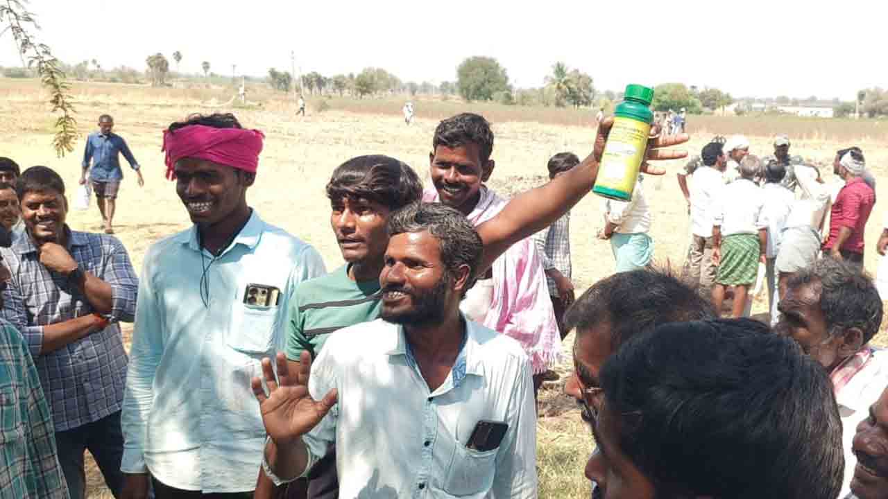Farmers Protest | నారాయణపేట-కొడంగల్ ఎత్తిపోతల పథకం సర్వేలో ఉద్రిక్తత.. పురుగుల మందు డబ్బాలతో రైతుల నిరసన