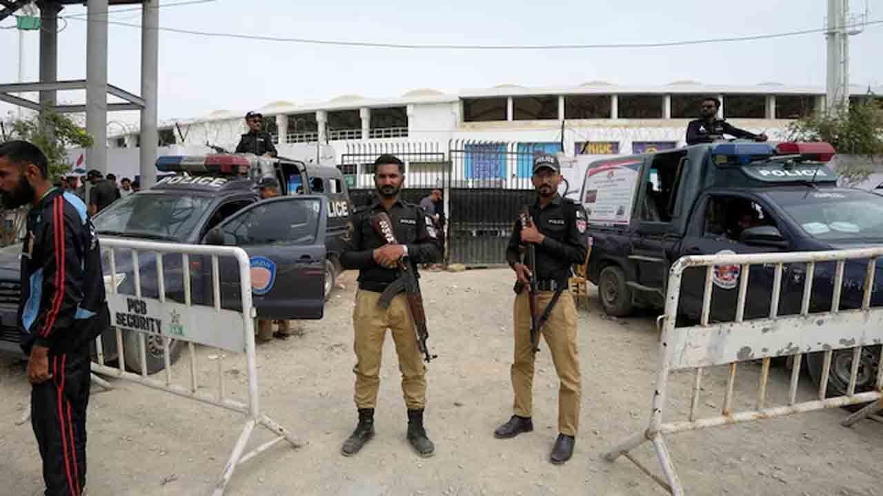 Champions Trophy | చాంపియన్స్‌ ట్రోఫీ భద్రతా విధులకు నిరాకరణ.. 100 మంది పోలీసులపై పాక్‌ ప్రభుత్వం వేటు