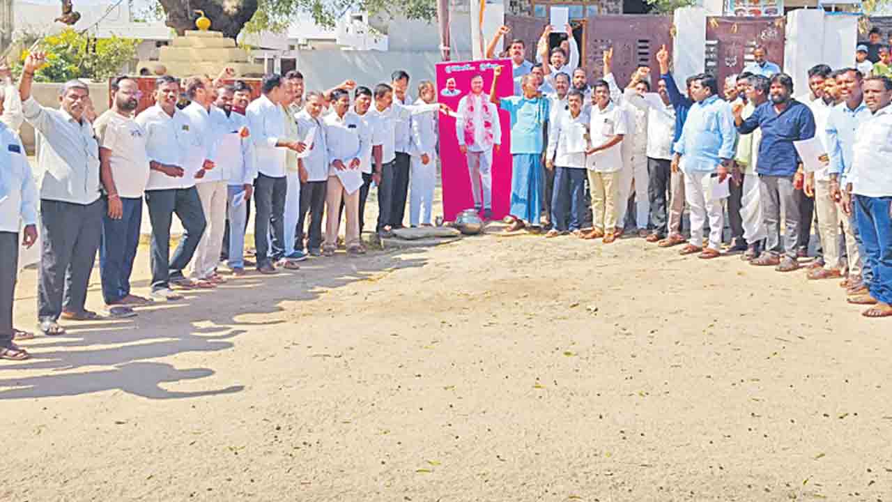 పల్లా రాజేశ్వర్‌రెడ్డి ఫ్లెక్సీకి క్షీరాభిషేకం