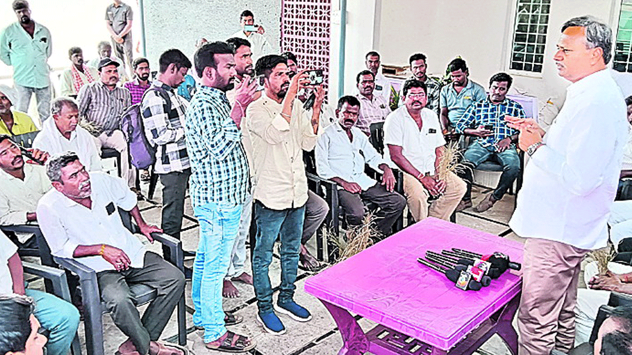 విసిగి.. వేసారి