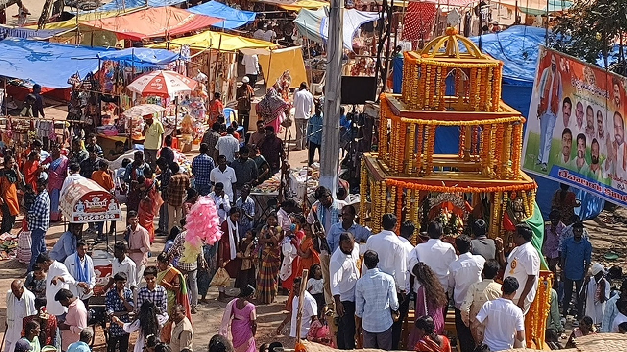 Peddapalli | వైభవంగా శ్రీ లక్ష్మీ నంబులాద్రి స్వామి బ్రహ్మోత్సవాలు