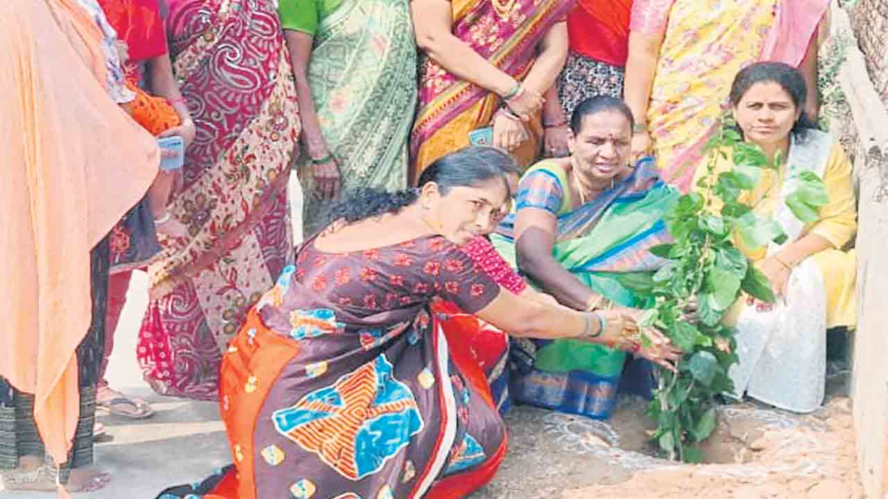 ప్రజలు మళ్లీ కేసీఆరే సీఎం కావాలనుకుంటున్నారు