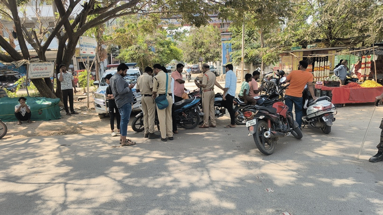 Special Drive | నిజామాబాద్‌ నగరంలో పోలీసుల స్పెషల్ డ్రైవ్.. డాక్యుమెంట్లు లేని వాహనాలు సీజ్