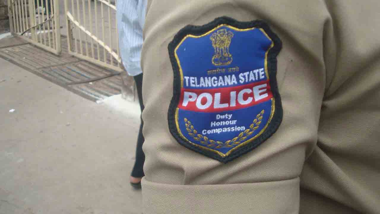 ఖద్దరు వర్సెస్‌ ఖాకీ!