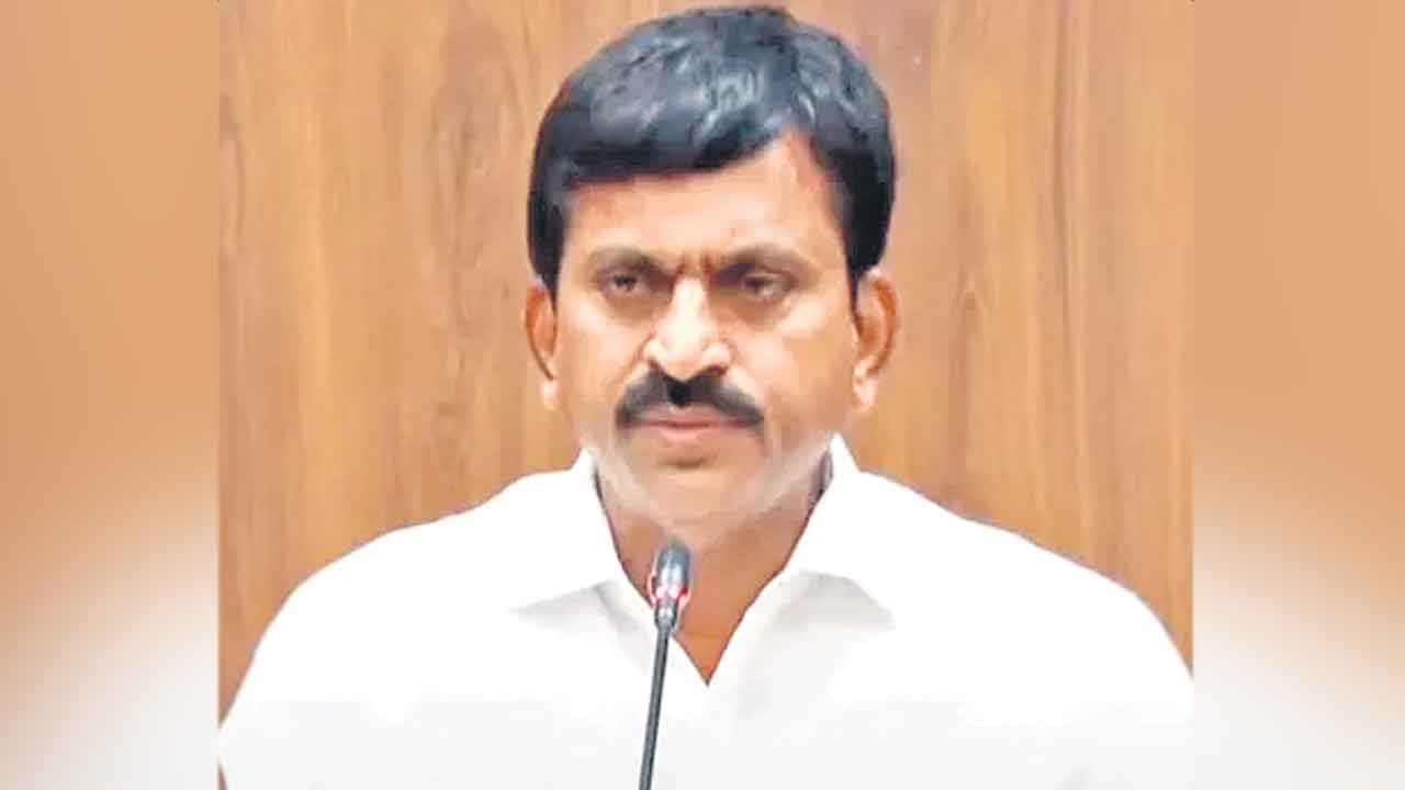 Ponguleti Srinivas Reddy | భట్టి ఇలాకాలో పొంగులేటి భరోసా.. రోడ్డు ప్రమాద బాధితులకు చేయూత