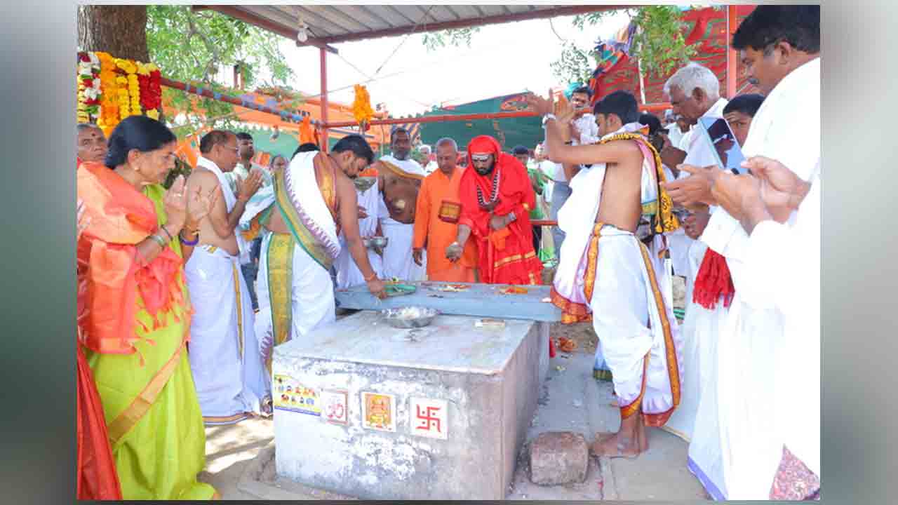 Idol installation | కారేగాం స్వయంభూ మహాదేవ ఆలయంలో అంగరంగ వైభవంగా విగ్రహ ప్రతిష్టాపనలు