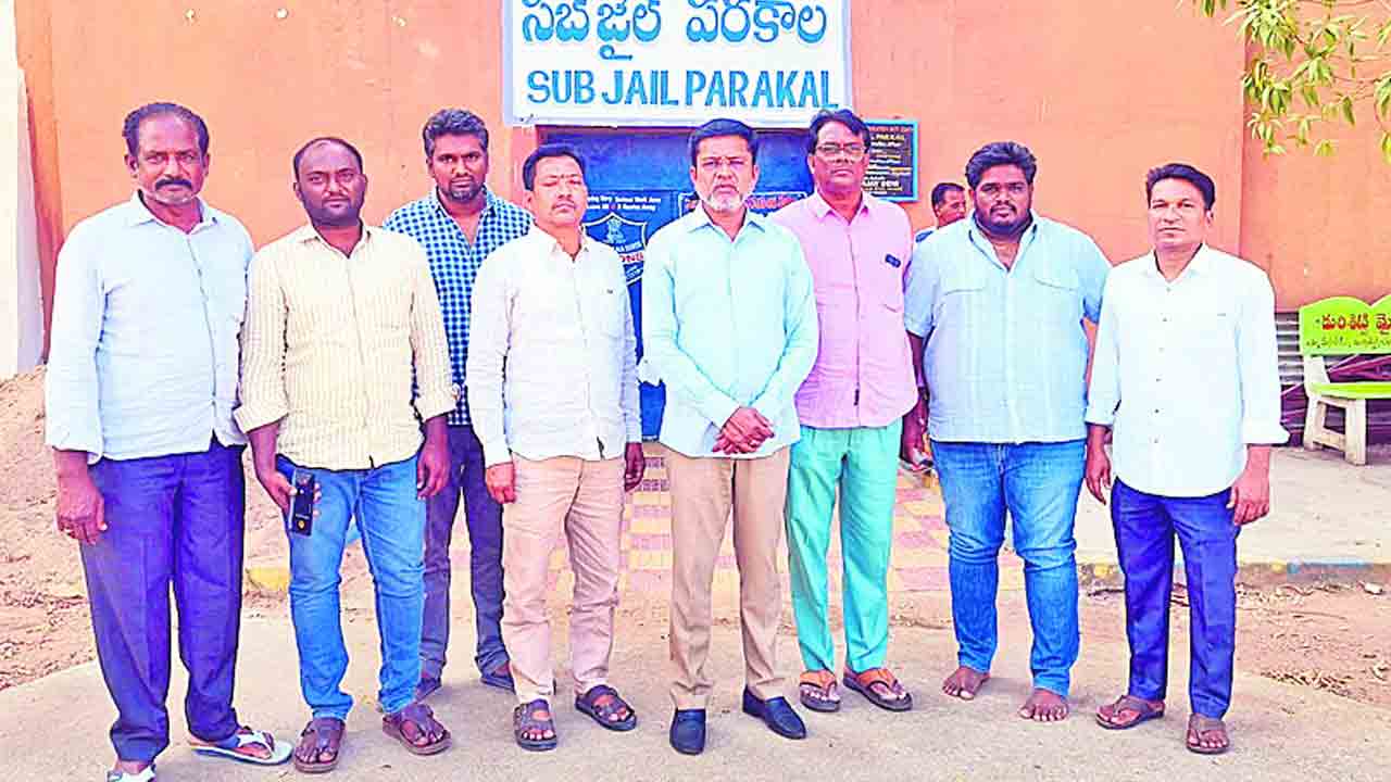 ప్రభుత్వ వైఫల్యాలను ప్రశ్నిస్తే కేసులా?