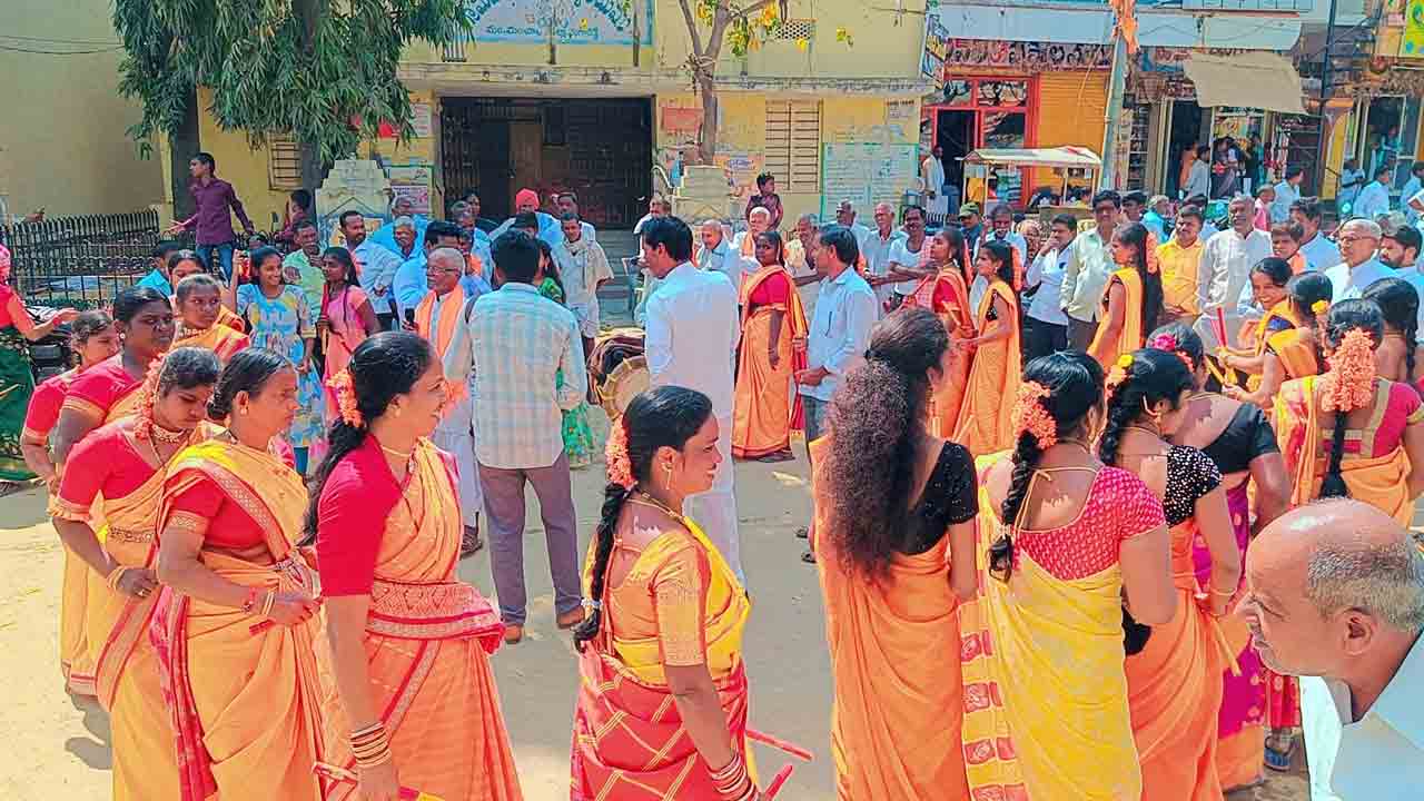 Venugopala Swamy | ఆరుట్లలో వైభవంగా వేణుగోపాల స్వామి రథోత్సవం