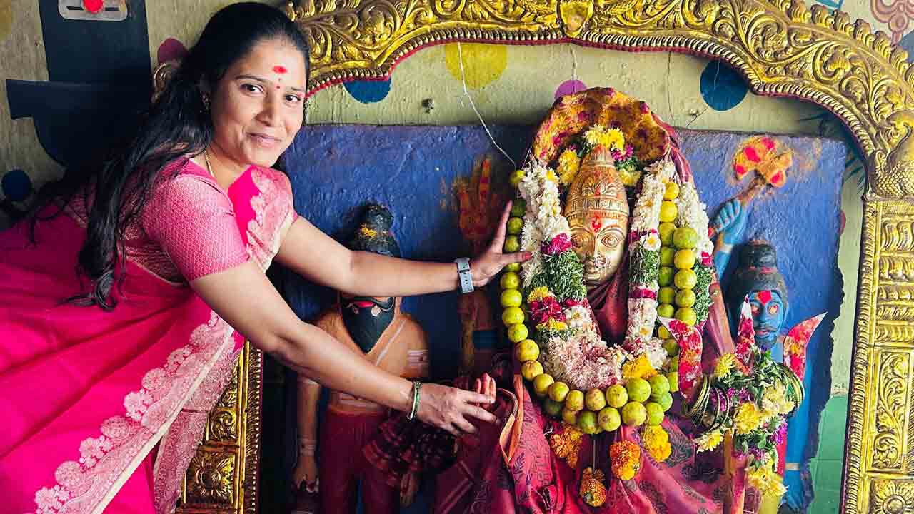 కేసీఆర్‌ జన్మ దినం సందర్భంగా యశ్వంత్‌పూర్‌లో ఎల్లమ్మ ఆలయంలో ప్రత్యేక పూజలు