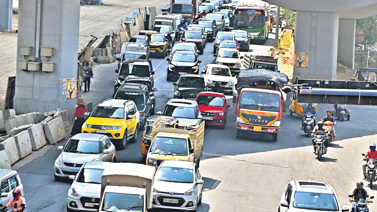 Driving Licenses | దూసుకెళ్తున్న మగువలు.. ఏటేటా పెరుగుతున్న మహిళా డ్రైవింగ్‌ లైసెన్స్‌లు