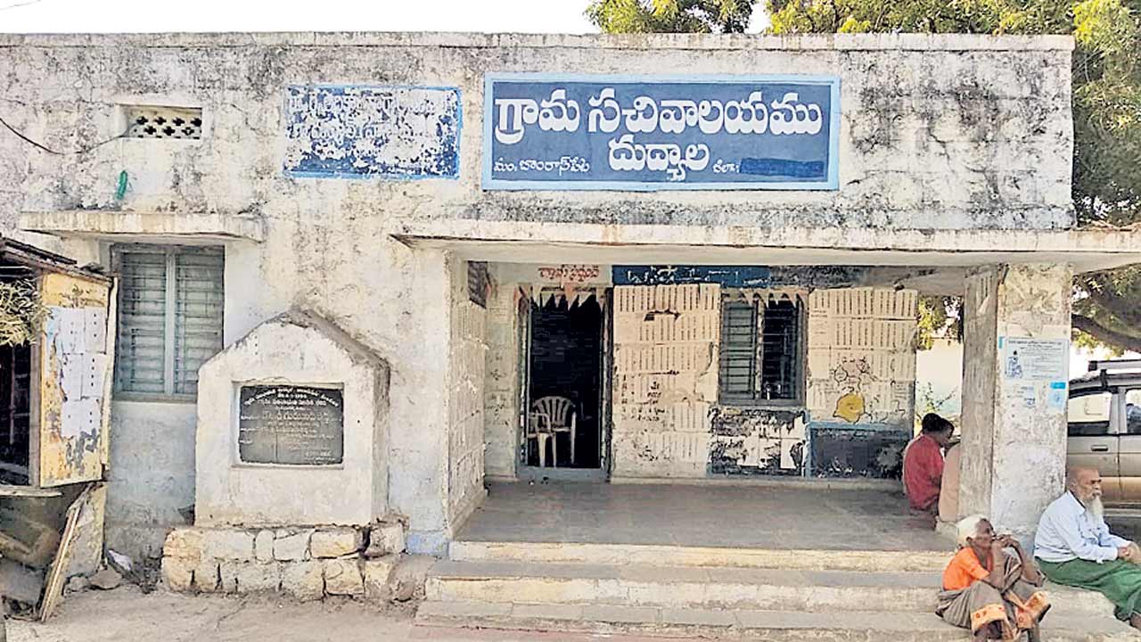 పడకేసిన పాలన