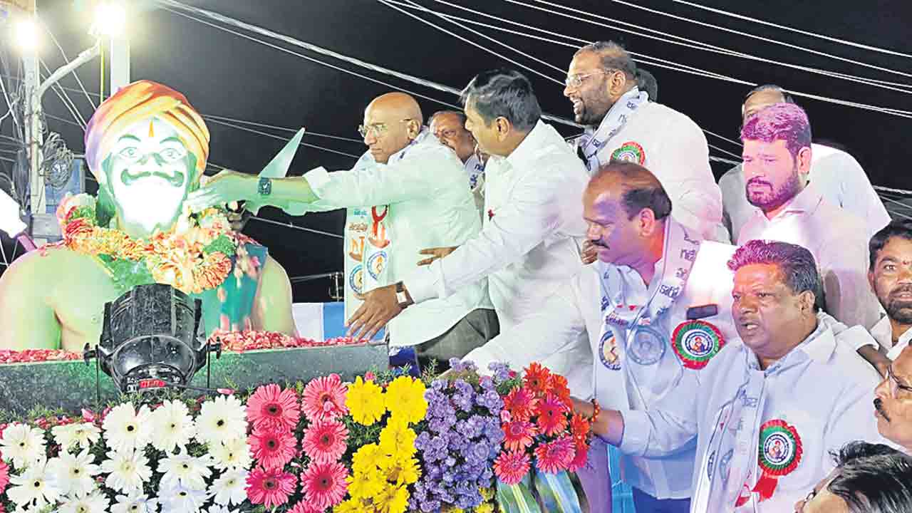 బహుజనులు చైతన్యవంతులుగా ఉండాలి