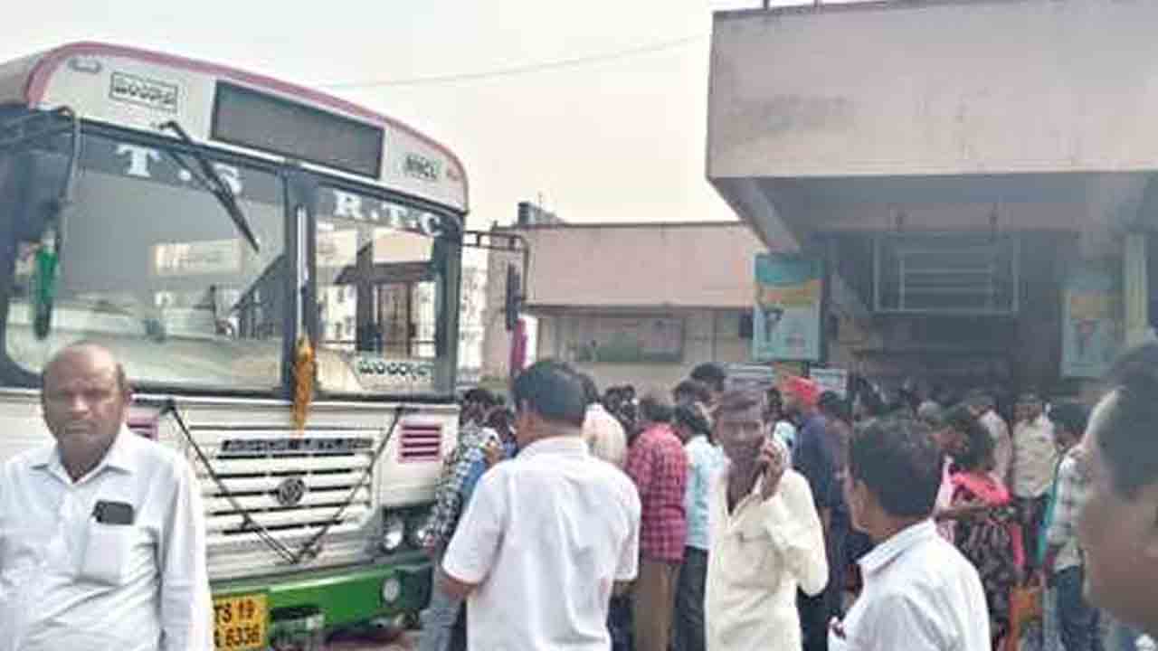 Bus Accident | బస్టాండులో బస్సు ఢీకొని దివ్యాంగుడికి తీవ్ర గాయాలు