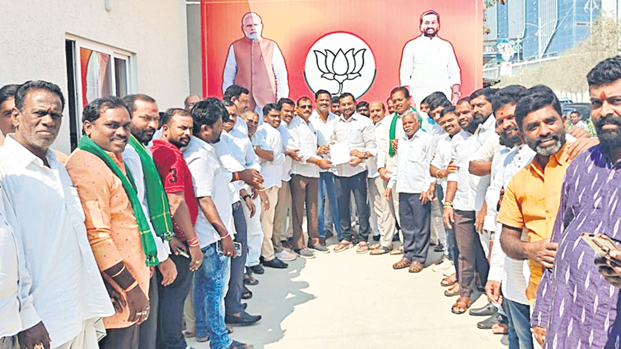 మా బతుకులు ఆగం చేయొద్దు