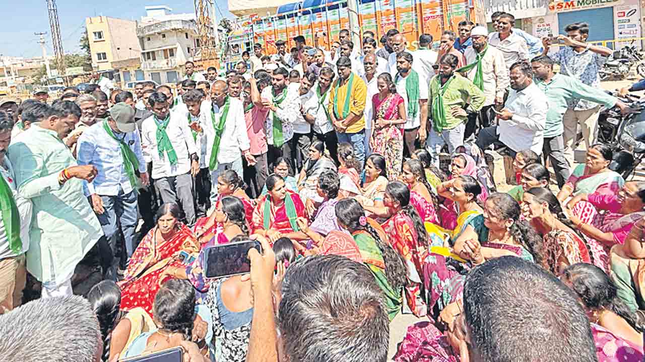 కదంతొక్కిన మహిళాలోకం