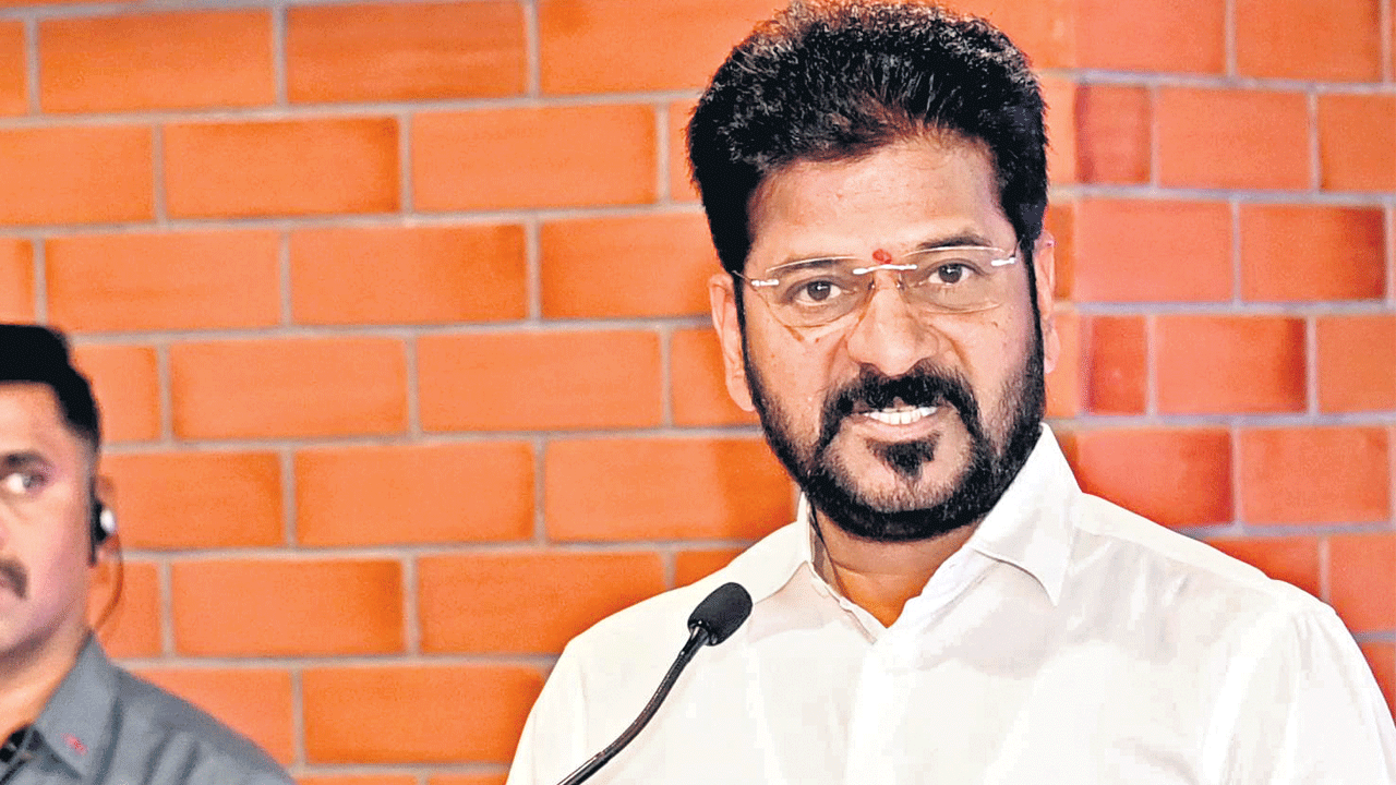 నెల రోజుల తర్వాత సచివాలయానికి సీఎం