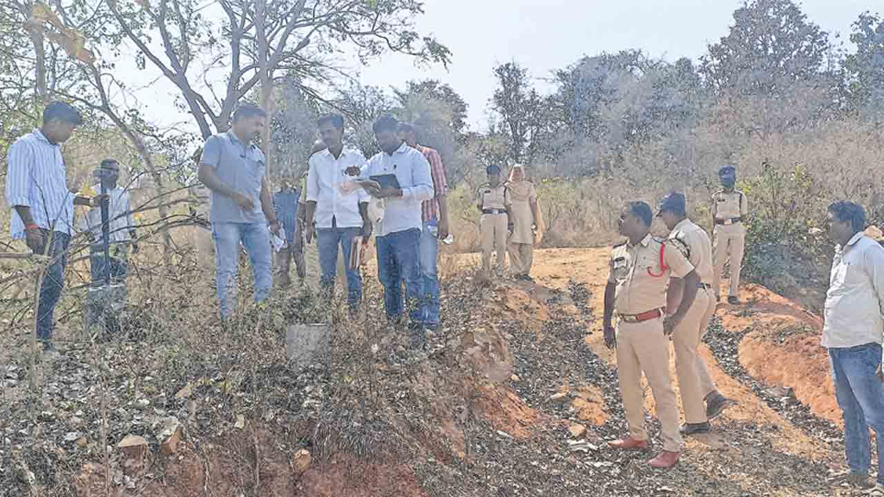 రైతులు లేకుండానే భూ సర్వే