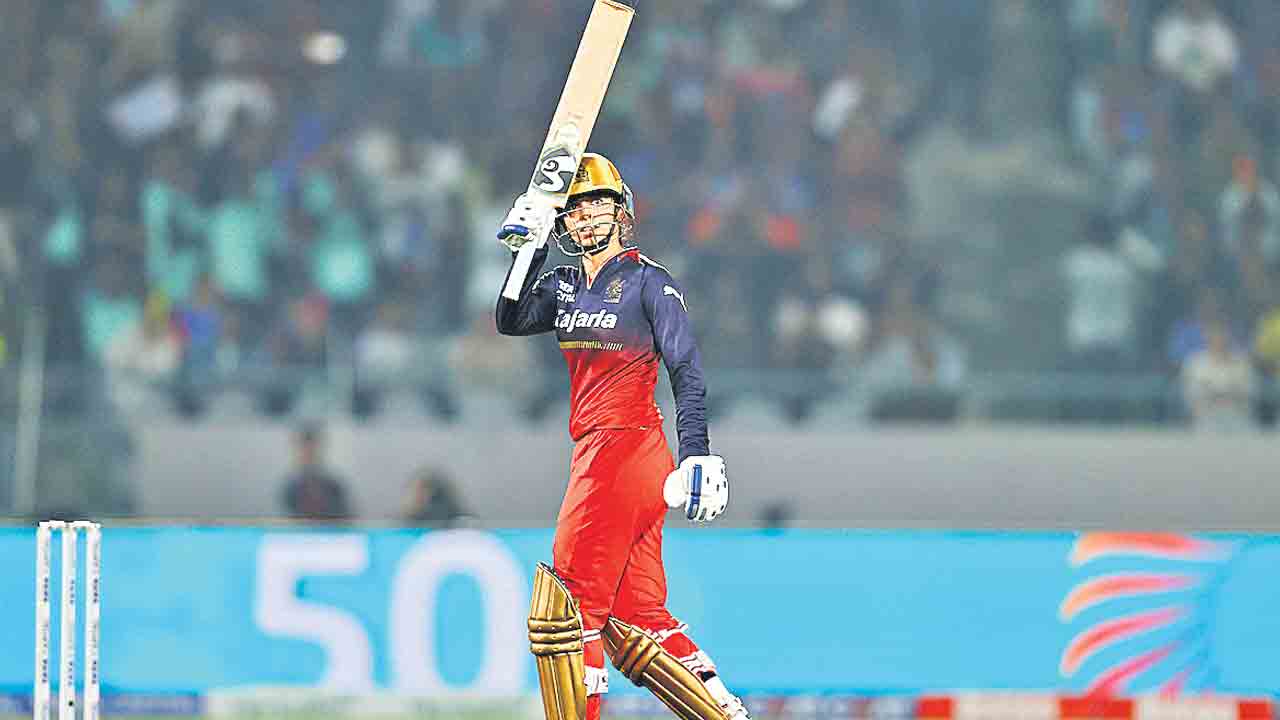 WPL | బెంగళూరు జోరు.. ఢిల్లీపై ఆల్‌రౌండ్‌ షోతో అలవోక విజయం