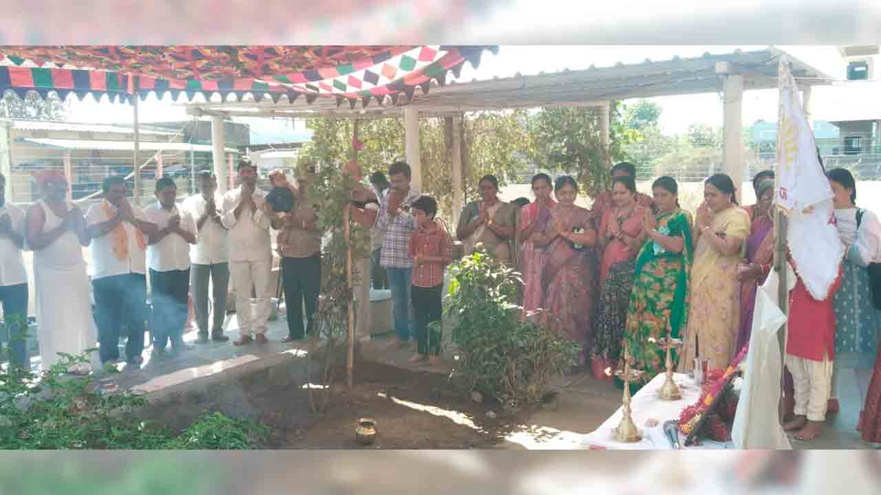 Sevalal Maharaj | కారేపల్లిలో ఘనంగా సంతు సేవాలాల్ మహారాజ్ జయంతి..!