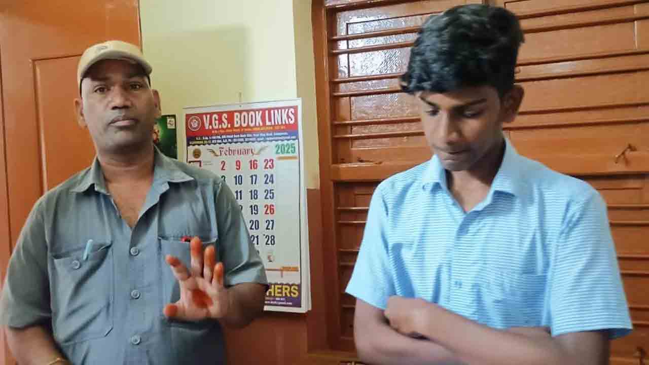 మీ పిల్లవాడికి వేరే స్కూలు చూసుకోండి.. కారేపల్లిలోని ప్రైవేట్‌ స్కూల్ నిర్వాకం..!