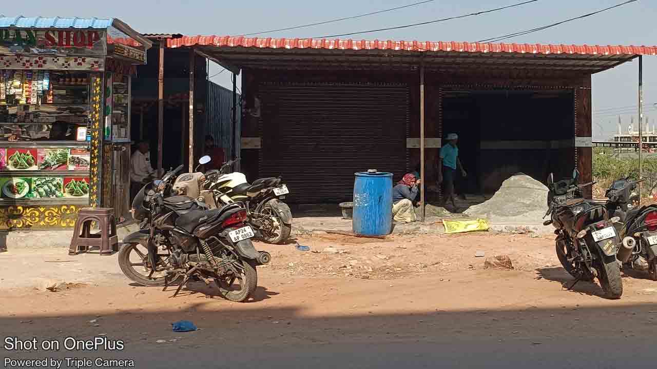 Adibhatla | ఆదిభట్లలో రోడ్లపై యదేచ్ఛగా రేకుల షెడ్ దుకాణాలు.. పట్టించుకునే నాథుడే కరువు..!