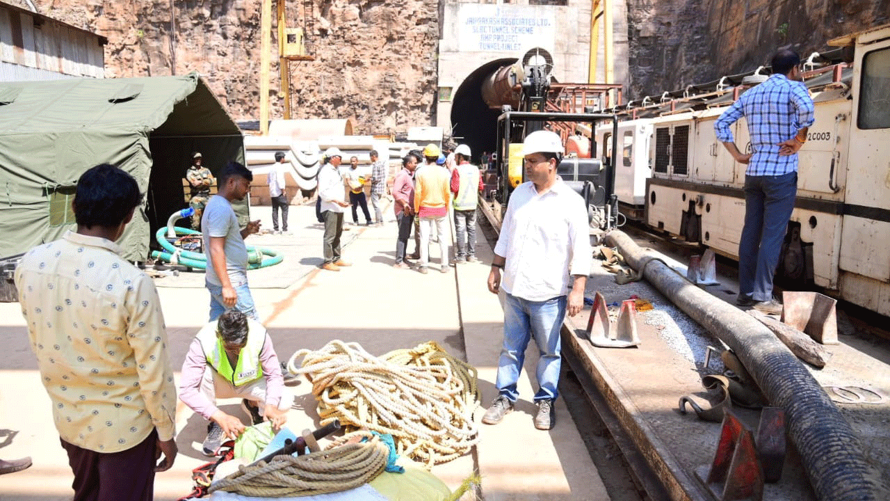 96 గంటలు.. ఎదురుచూపులు..