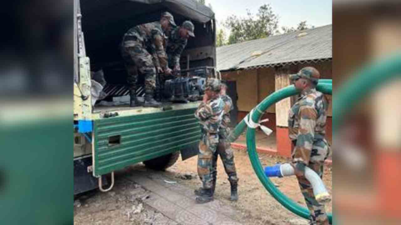 SLBC Tunnel Mishap | నీటిని తోడుతూ.. బురదను తీస్తూ.. ఆర్మీ రెస్క్యూ ఆపరేషన్