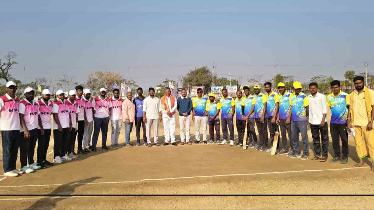 క్రీడలతో ఉన్నత శిఖరాలను అధిరోహించవచ్చు : మాజీ సి డి సి చైర్మన్ బీసం చిన్న కేశవరెడ్డి