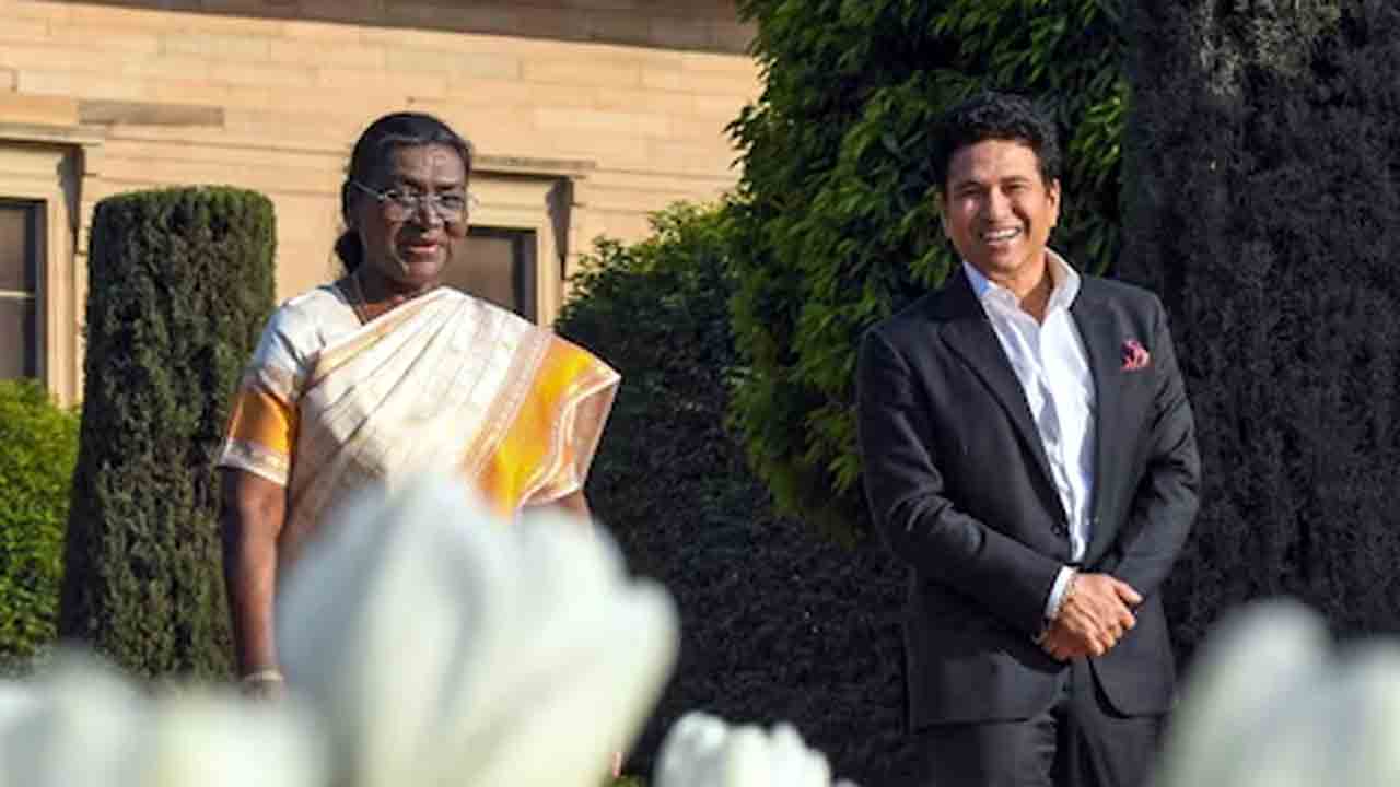 Sachin Tendulkar | ఫ్యామిలీతో కలిసి రాష్ట్రపతిని కలిసిన సచిన్ టెండూల్కర్.. ఫొటోలు వైరల్