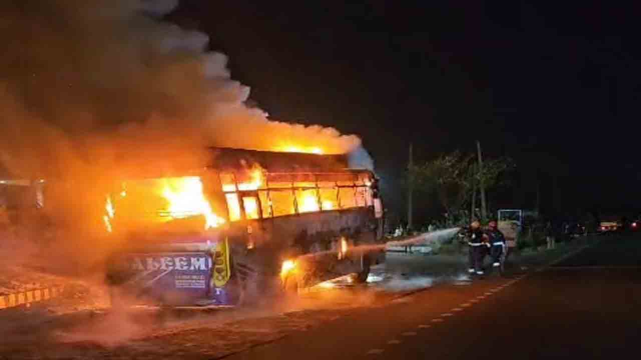 పేలిన టైర్‌ రేగిన మంటలు