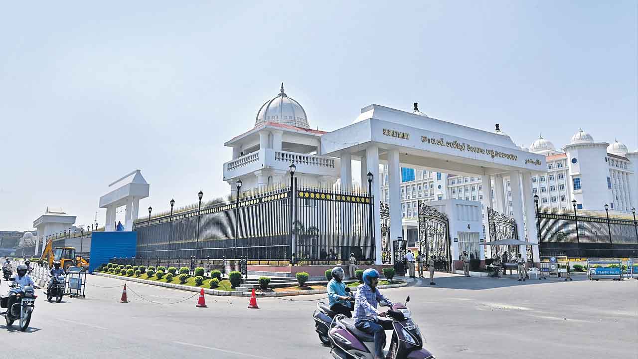 బదిలీలకు నేడు ఆఖరి రోజు!