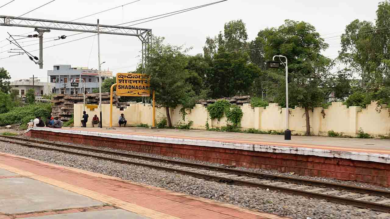 Chatanpally | చటాన్‌పల్లి రైల్వే గేట్ వద్ద మరమ్మతులు.. 4 రోజులపాటు రాకపోకలకు అంతరాయం