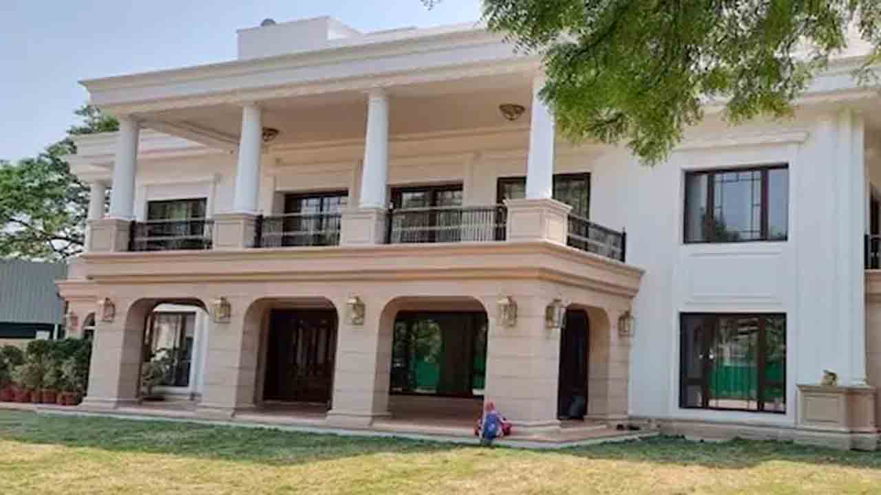 Sheesh Mahal | శీష్‌ మహల్‌కు దూరంగానే బీజేపీ సీఎం..!