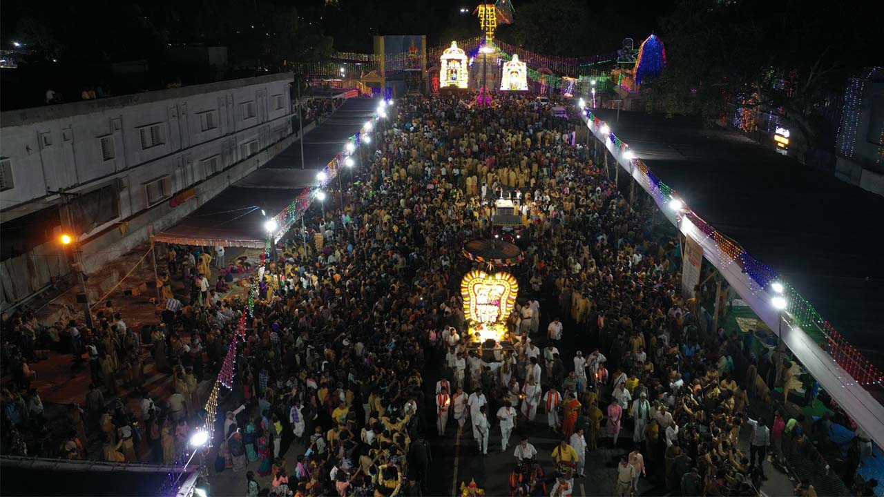 Maha Shivaratri Brahmotsavalu | శ్రీశైలంలో నయనానందకరంగా బ్రహ్మోత్సవాలు.. రావణ వాహనంపై విహరించిన ఆదిదంపతులు