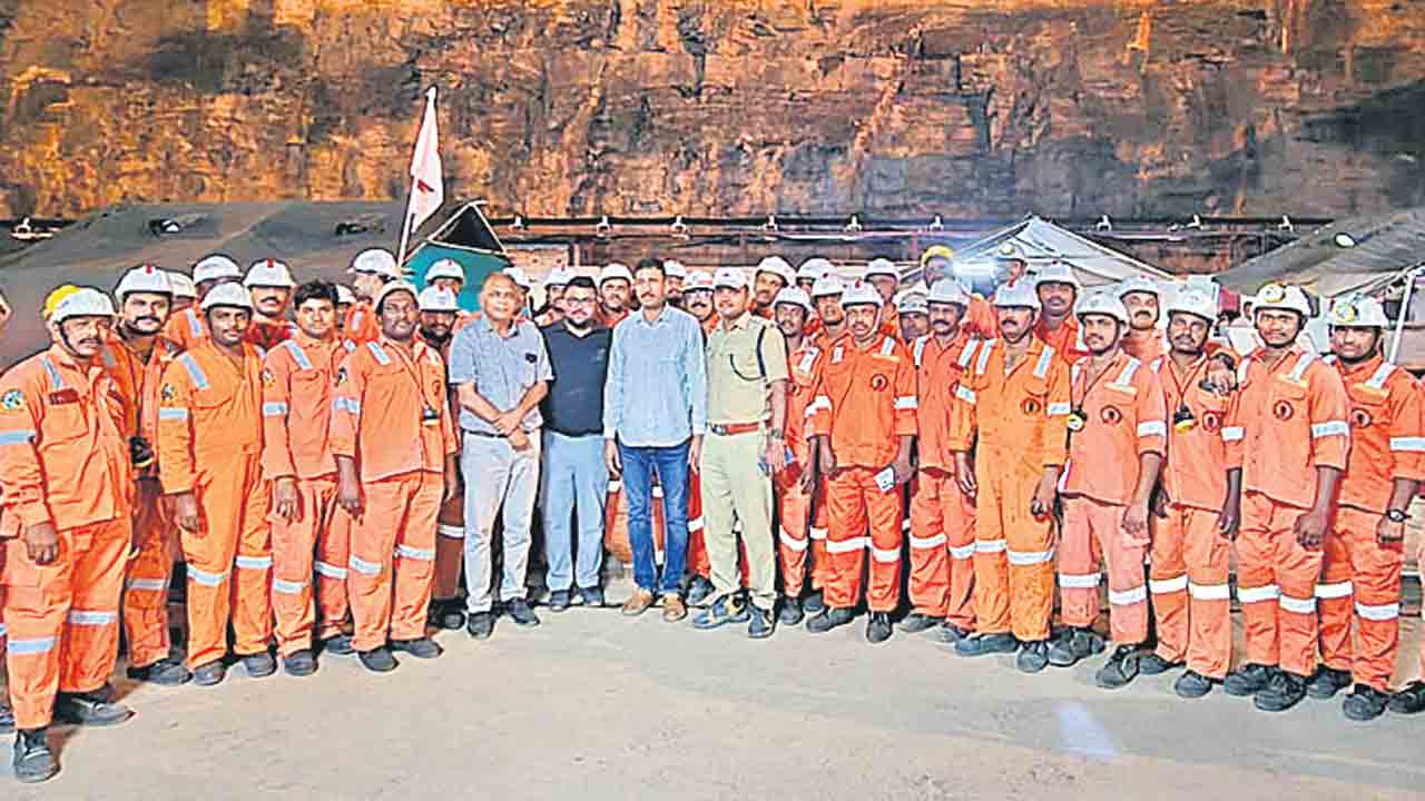 ఇంకొందరు రెస్క్యూ సిబ్బందిని రప్పిస్తాం