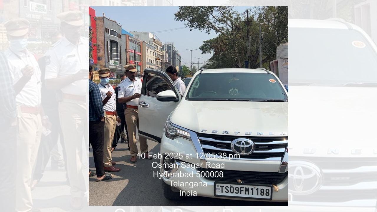Hyderabad | కార్లకు ఉన్న సైరన్ హారన్లను తొలగించిన ట్రాఫిక్ పోలీసులు