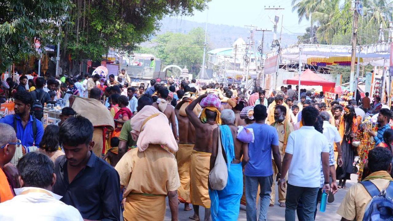 Srisailam Temple | హరహర మహాదేవ..! భక్తులతో కిటకిటలాడుతున్న శ్రీశైల క్షేత్రం