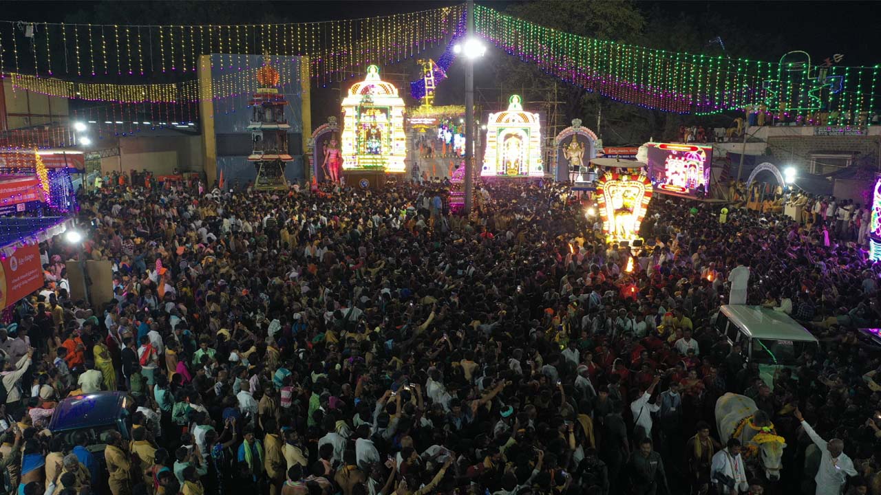 Mahashivratri Brahmotsavalu | గజవాహనంపై కటాక్షించిన భ్రమరాంబ సమేత మల్లికార్జునుడు.. నేత్రపర్వంగా బ్రహ్మోత్సవాలు..