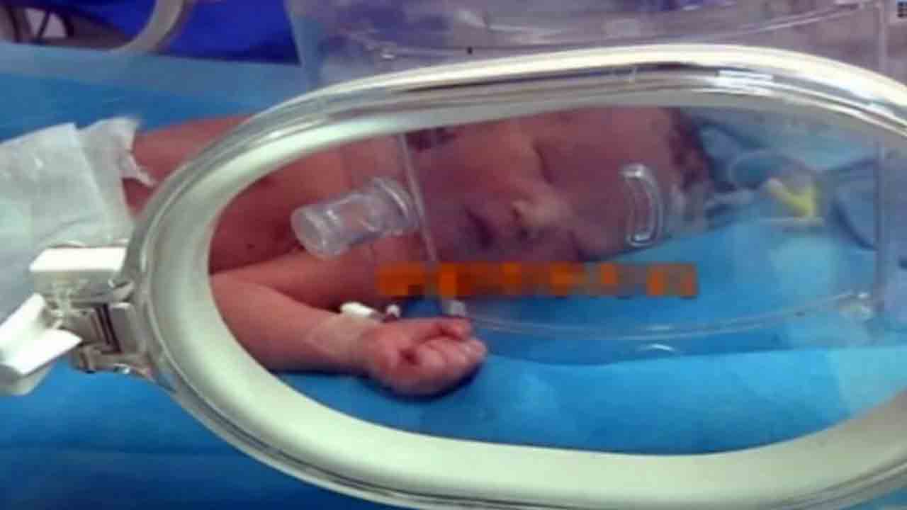Student gave birth | కాలేజీ టాయిలెట్‌లో విద్యార్థిని ప్రసవం.. ఆ తర్వాత..!