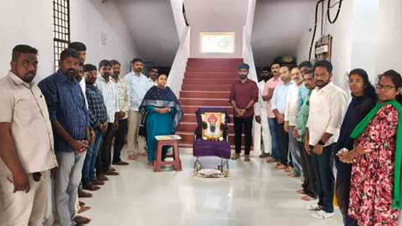 Sevalal Maharaj | సేవాలాల్ మహారాజ్‌కు సబ్ కలెక్టర్ నివాళి