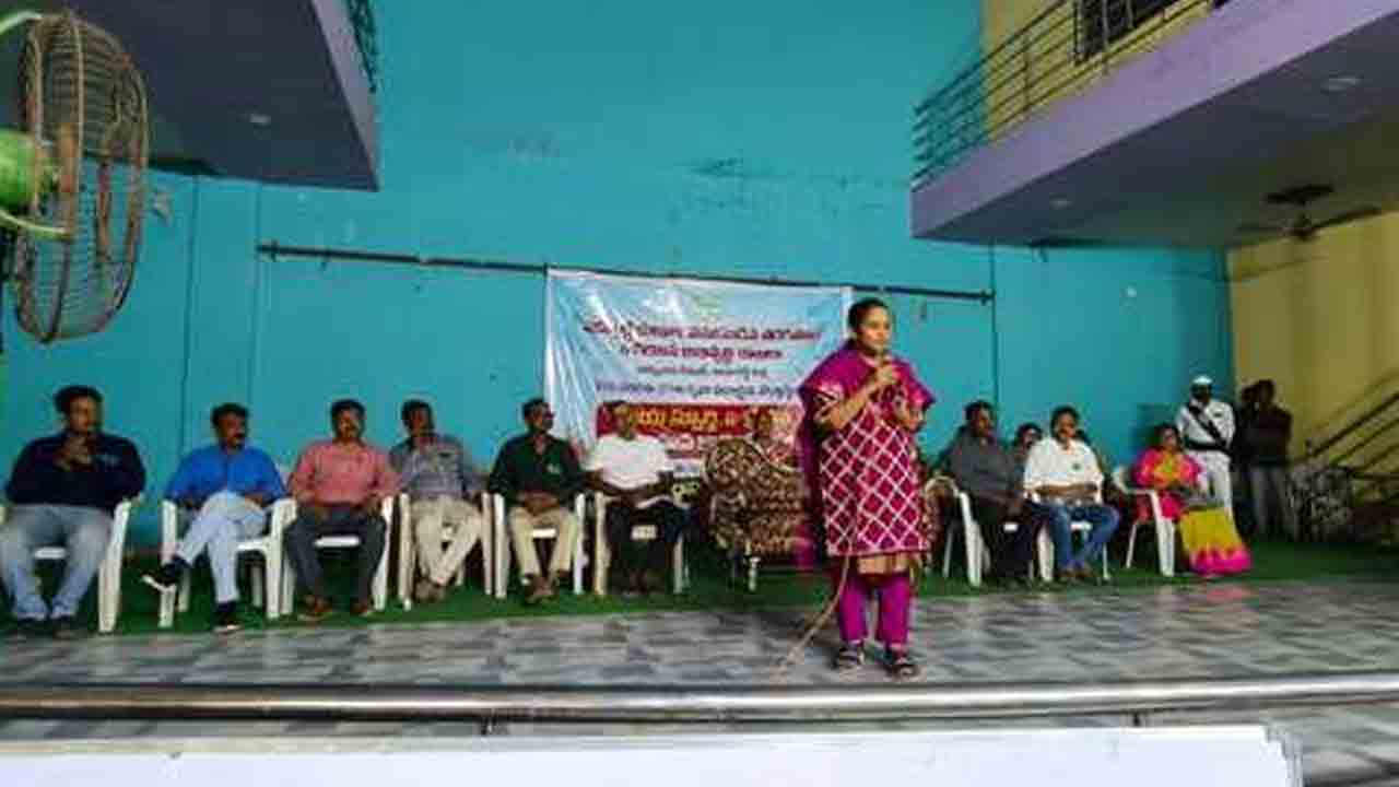 Sub Collector Kiranmayi | కష్టపడి చదివితే ఉత్తమ ఫలితాలు : సబ్ కలెక్టర్ కిరణ్మయి