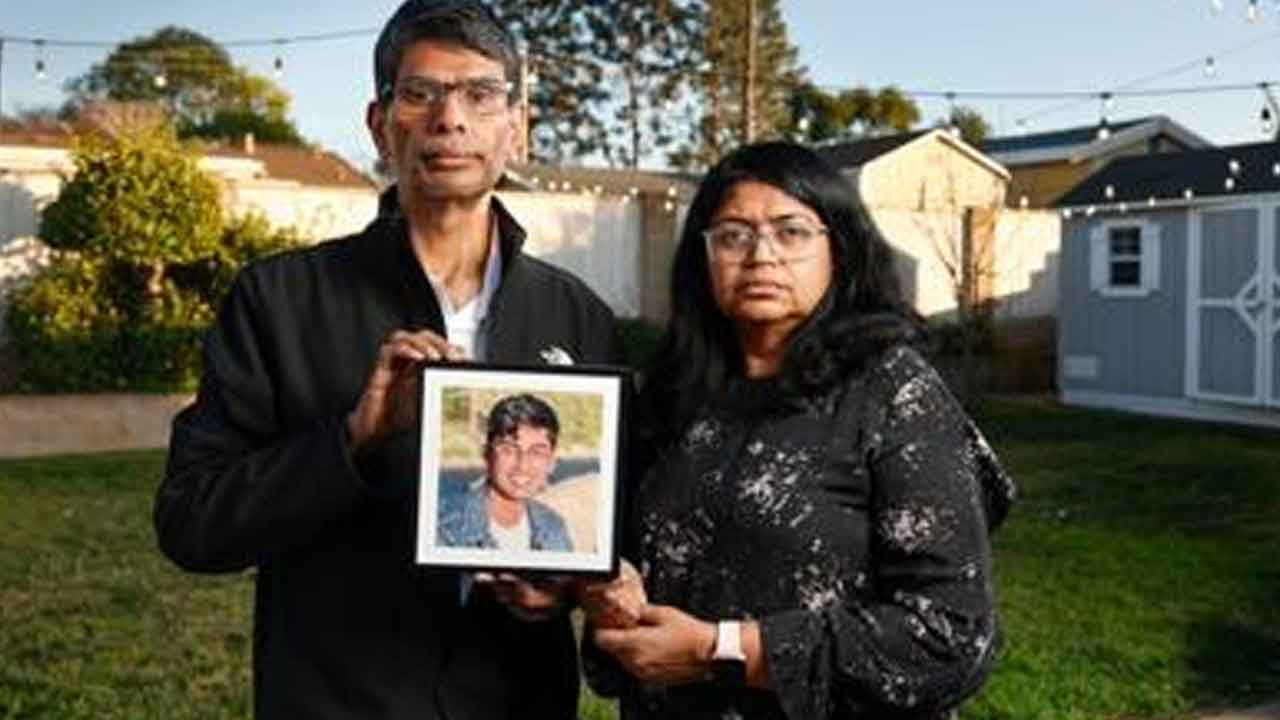 అమెరికా పోలీసులపై సుచిర్‌ తల్లిదండ్రుల దావా