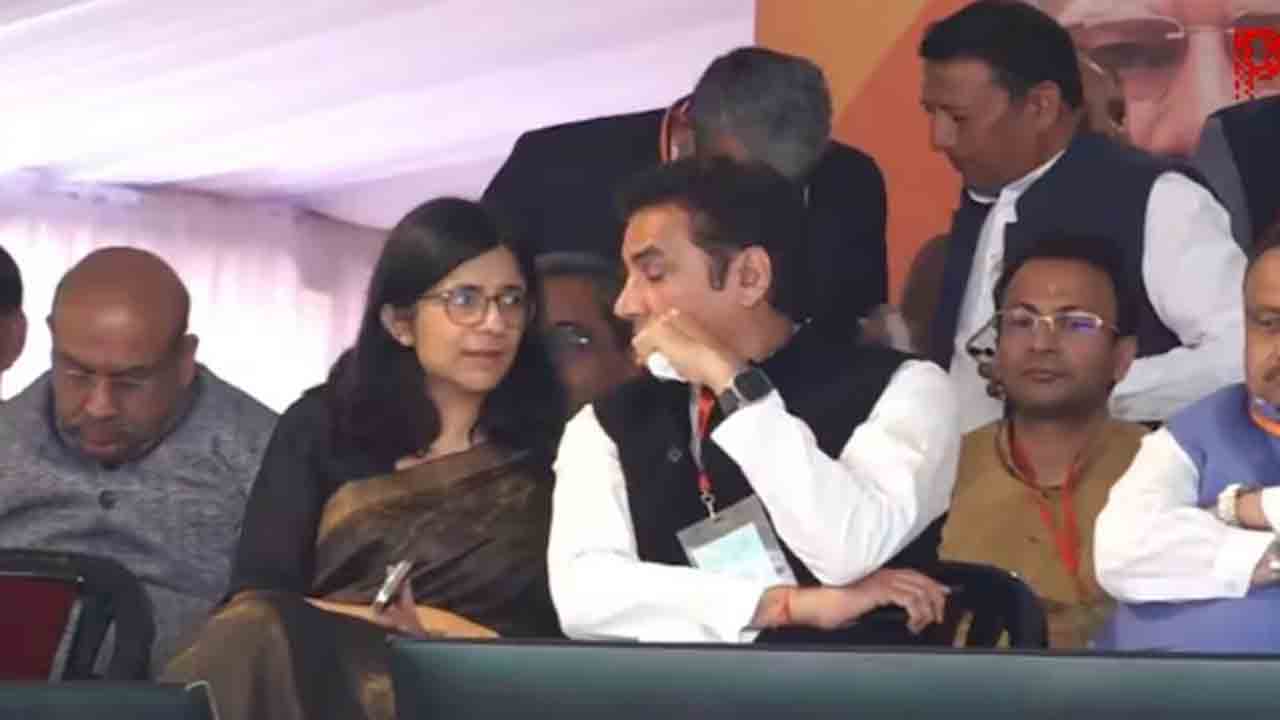 Swati Maliwal | ఢిల్లీ సీఎం రేఖా గుప్తా ప్రమాణ స్వీకార వేదికపై.. ఆప్‌ ఎంపీ స్వాతి మలివాల్