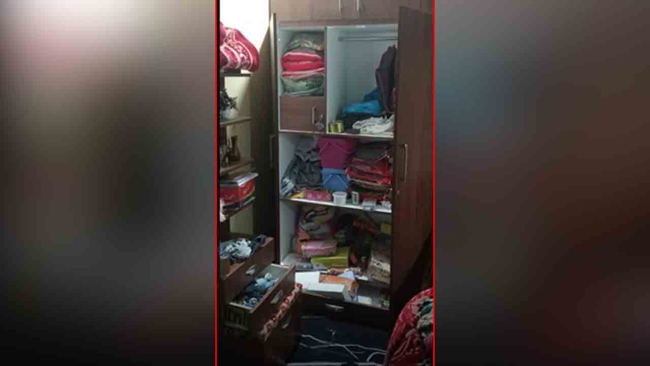 Massive theft | నిజామాబాద్‌లో తాళం వేసిన ఇంట్లో భారీ చోరీ.. రూ.4 లక్షల నగదు,బంగారు నగలు అపహరణ