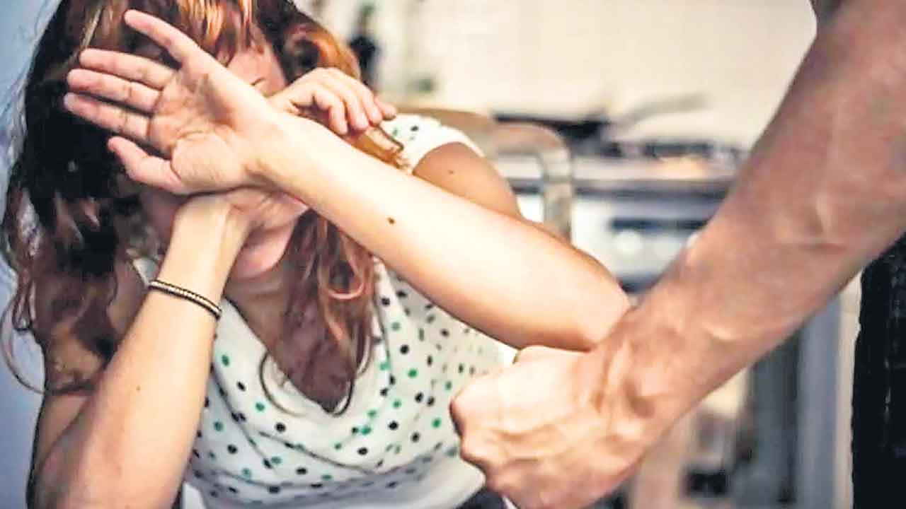 Gujarat | గిరిజన మహిళను కొట్టి అర్ధనగ్నంగా ఊరేగించారు.. ప్రధాని స్వరాష్ట్రంలో అమానవీయ ఘటన