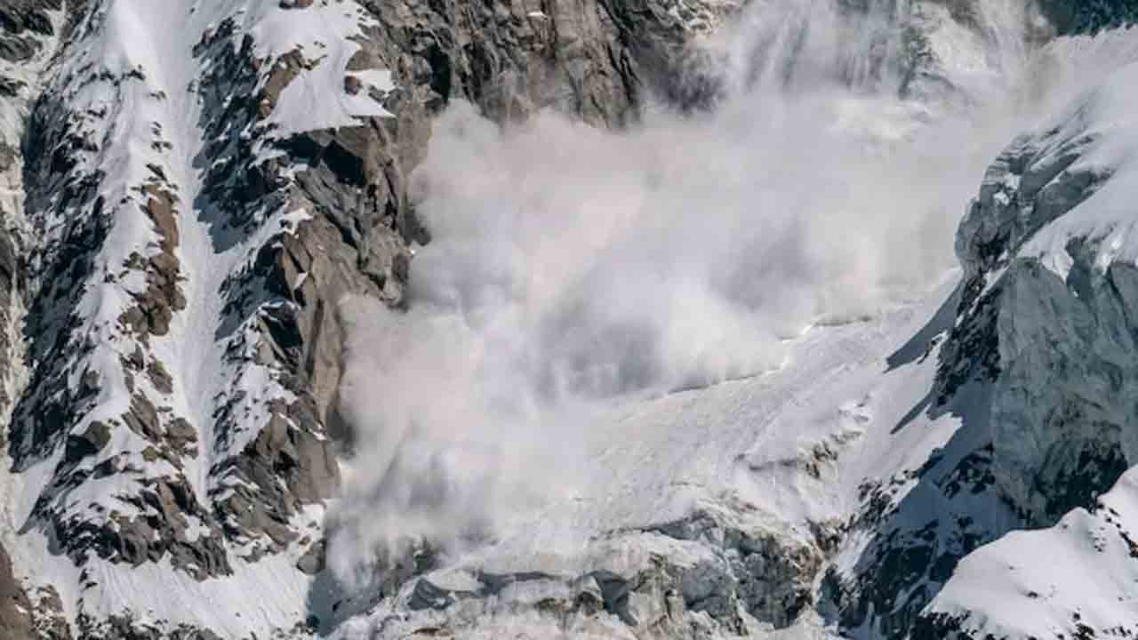 Uttarakhand Avalanche | ఉత్తరాఖండ్‌లో భారీగా హిమపాతం.. 50 మందికిపైగా చిక్కుకున్నట్లు   అనుమానం