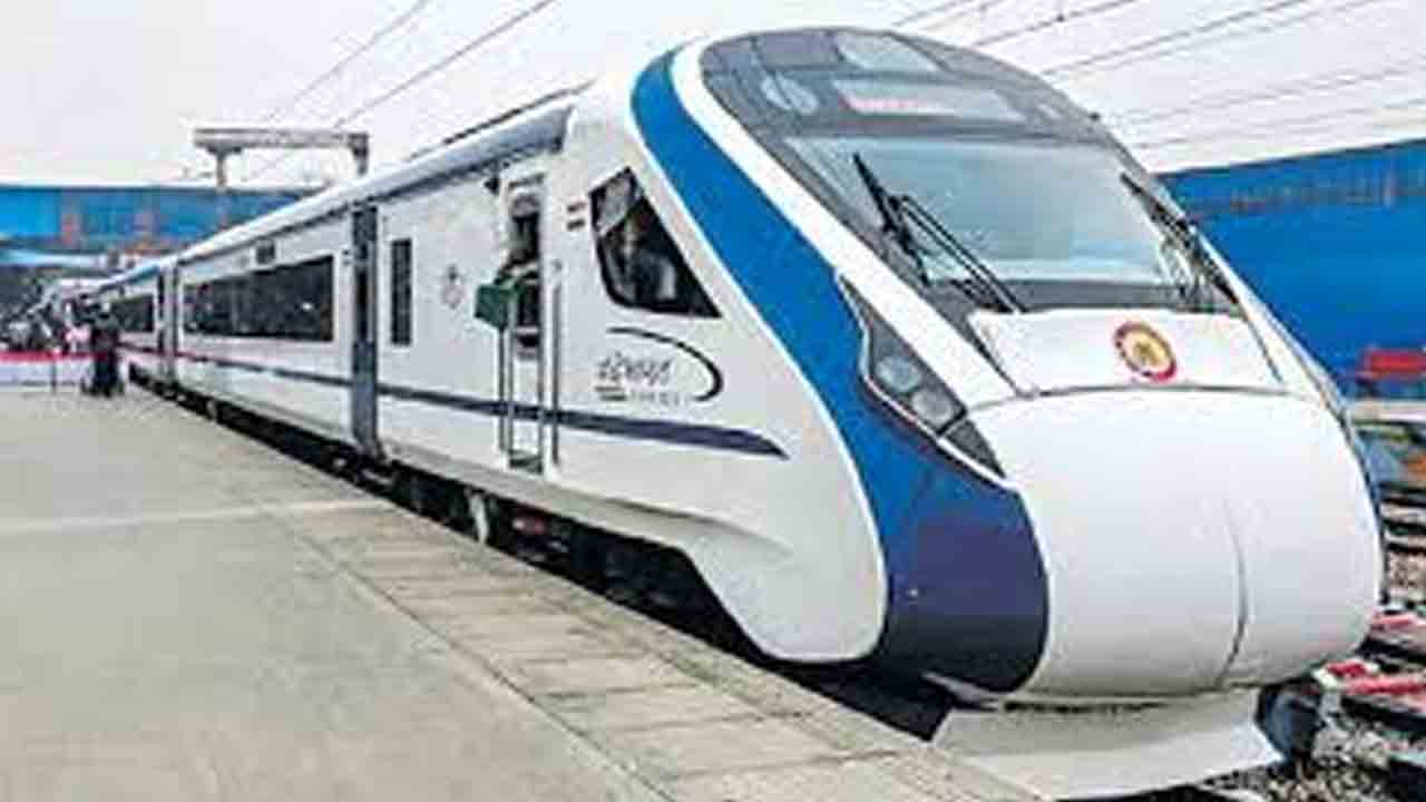 వందేభారత్‌లో బోగీలు కుదింపు